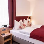 Thermenhotel Krone - Inklusive Felsentherme باد جاستاين