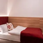 Thermenhotel Krone - Inklusive Felsentherme فندق باد جاستاين