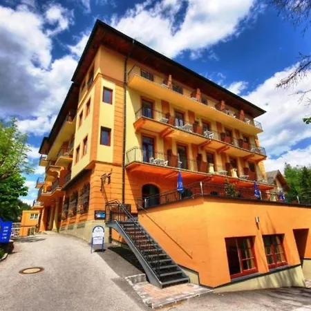 Thermenhotel Krone - Next To Skilift Hotel