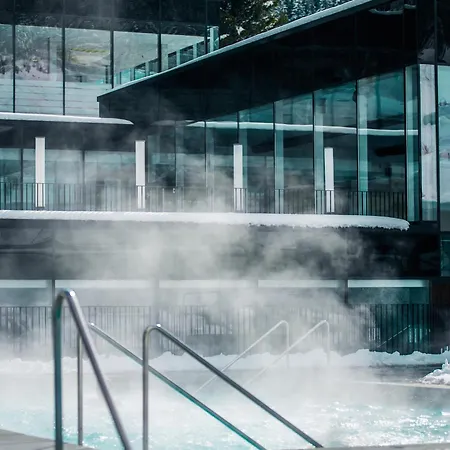 Thermenhotel Krone - Inklusive Felsentherme מלון *