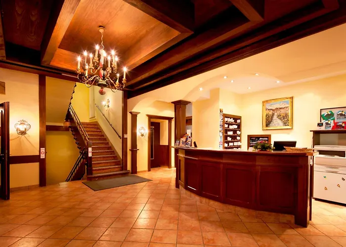 Thermenhotel Krone - Inklusive Felsentherme מלון *