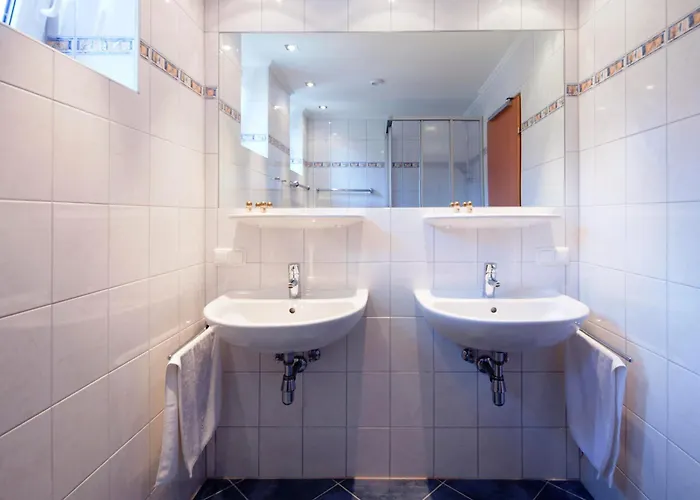 Thermenhotel Krone - Inklusive Felsentherme באד גסטיין