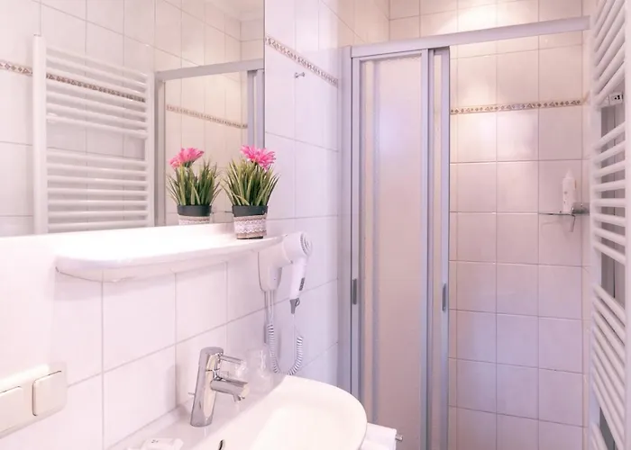 Thermenhotel Krone - Inklusive Felsentherme מלון באד גסטיין