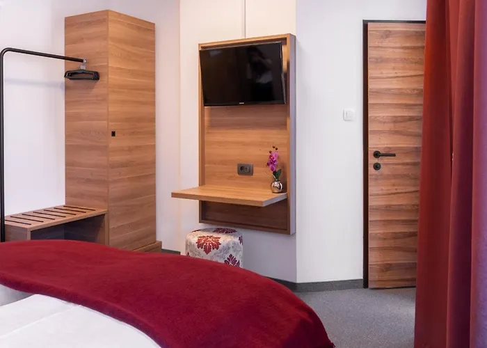 מלון Thermenhotel Krone - Inklusive Felsentherme