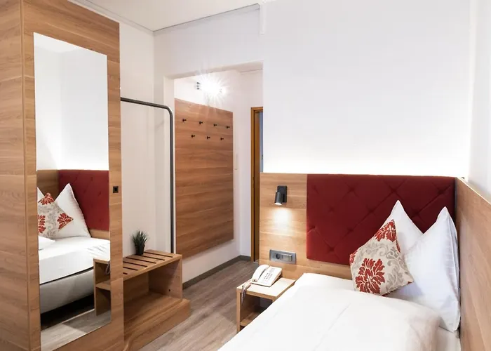 מלון Thermenhotel Krone - Inklusive Felsentherme *