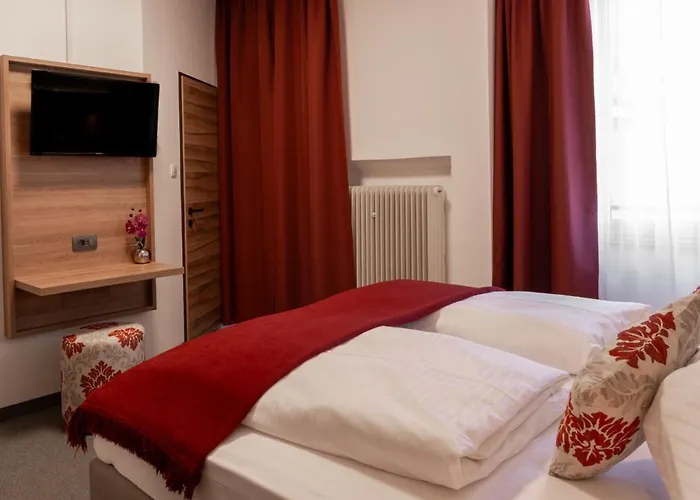 מלון Thermenhotel Krone - Inklusive Felsentherme *